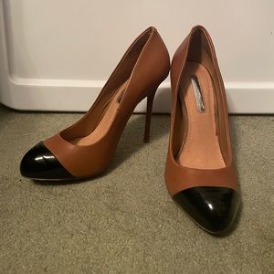 H by Halston Tan Leather Black-Toed Pumps